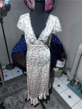 Kimchi Blue Ivory Floral Lace-Trim Maxi Dress